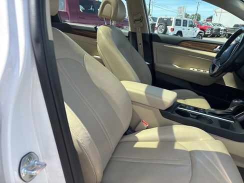 Used 2017 Hyundai Sonata Limited w/ Ultimate Package 02 FWD image 10