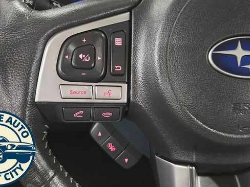 Used 2017 Subaru Forester 2.5i Touring AWD/4WD image 12
