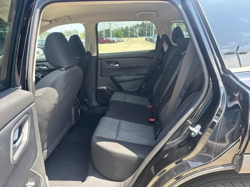 Used 2025 Nissan Rogue SV FWD image 17