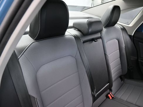 Used 2025 Volkswagen Jetta SE FWD image 36