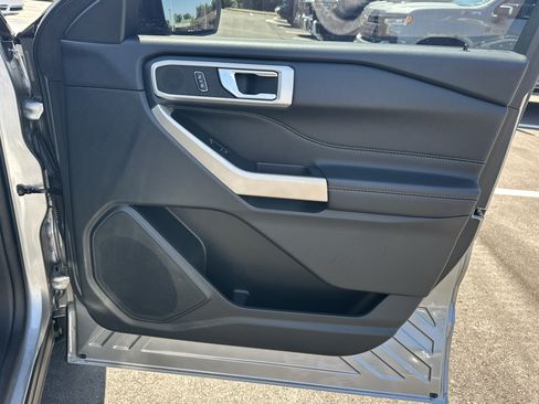 Used 2022 Ford Explorer XLT RWD image 10