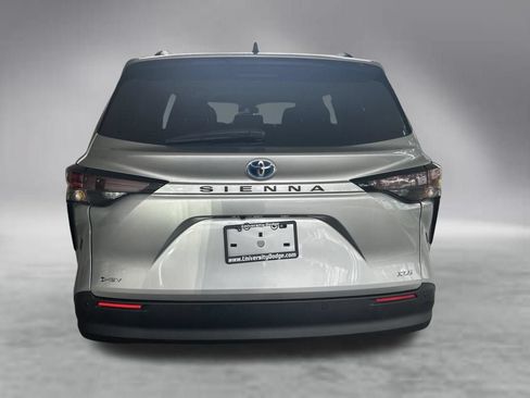 Used 2025 Toyota Sienna XLE FWD image 35