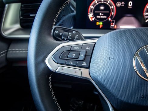 New 2026 Volkswagen Tiguan SE image 33