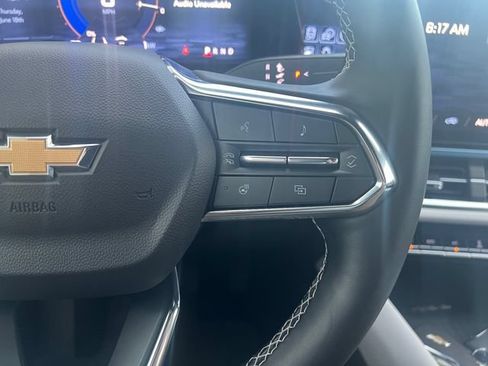 Used 2025 Chevrolet Equinox EV LT FWD image 24