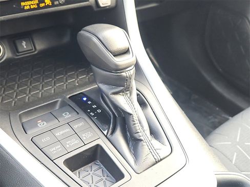 Used 2020 Toyota RAV4 XLE image 16