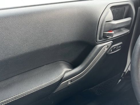 Used 2018 Jeep Wrangler Unlimited Sport image 26