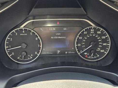 Used 2018 Nissan Murano SV AWD/4WD image 16