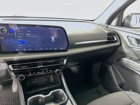 Used 2024 Chevrolet Traverse LT FWD image 20