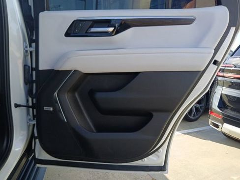 Used 2025 Chevrolet Tahoe Premier RWD image 12