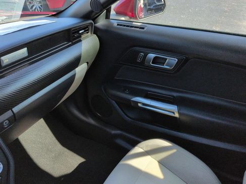 Used 2019 Ford Mustang Convertible RWD image 17