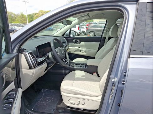 New 2025 Kia Sorento S image 9