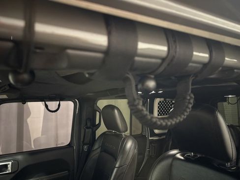 Used 2019 Jeep Wrangler Unlimited Sahara image 35