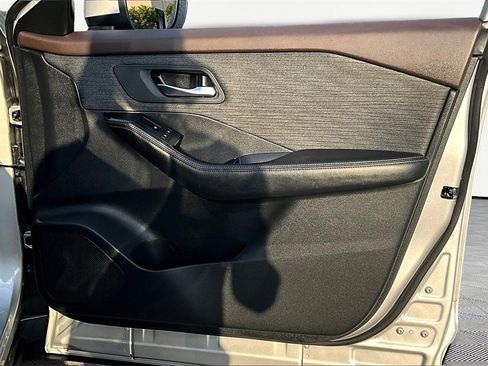 Used 2022 Nissan Rogue SV image 24