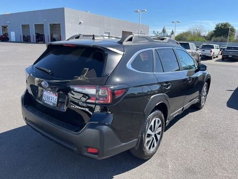 Used 2025 Subaru Outback Premium image 5