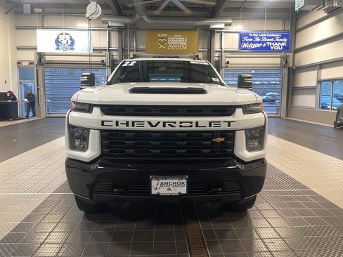Used 2022 Chevrolet Silverado 2500 Custom w/ Custom Value Package image 2