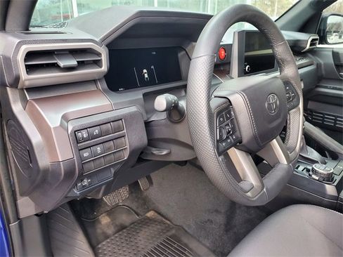 Used 2024 Toyota Tacoma TRD Off-Road image 17