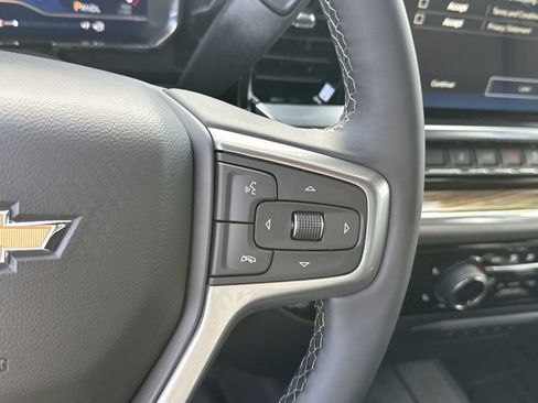 Used 2025 Chevrolet Silverado 2500 LT w/ Convenience Package image 18