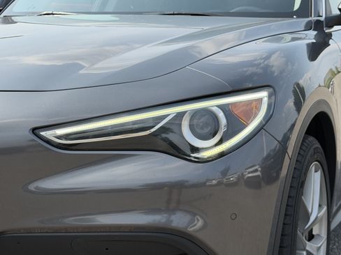 Used 2018 Alfa Romeo Stelvio AWD image 6