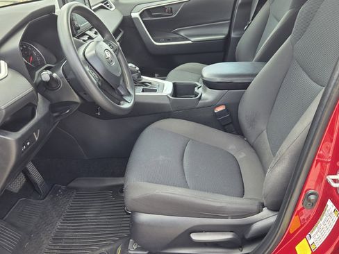Certified 2022 Toyota RAV4 LE FWD image 4