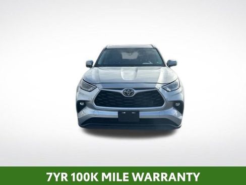 Used 2024 Toyota Highlander XLE image 2