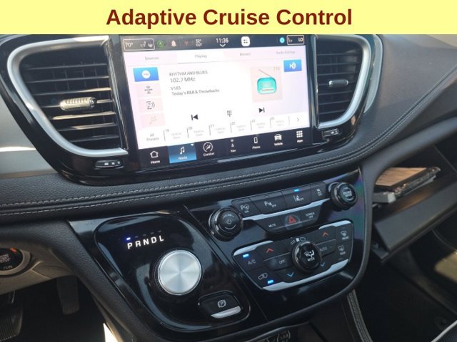 Used 2023 Chrysler Pacifica Limited w/ S Appearance Package FWD image 11