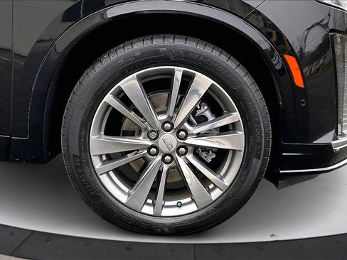 Used 2022 Cadillac XT6 Premium Luxury w/ Technology Package image 36