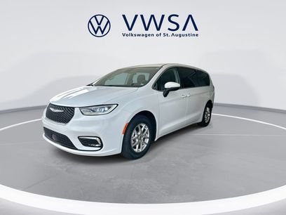 Used 2023 Chrysler Pacifica Touring-L
