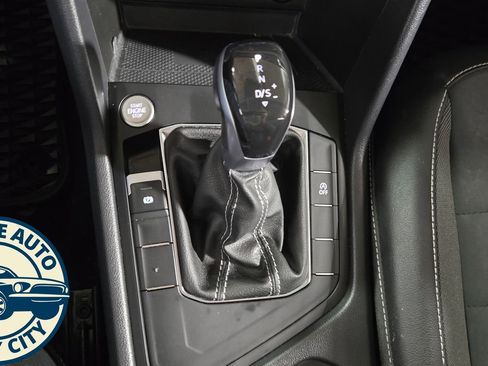 Used 2022 Volkswagen Taos SE FWD image 18