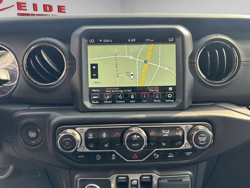 Used 2021 Jeep Gladiator Overland AWD/4WD image 2