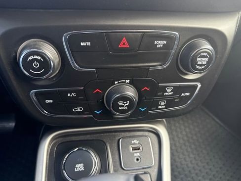 Used 2018 Jeep Compass Latitude w/ Popular Equipment Group image 29