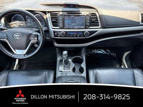 Used 2018 Toyota Highlander XLE AWD/4WD image 13
