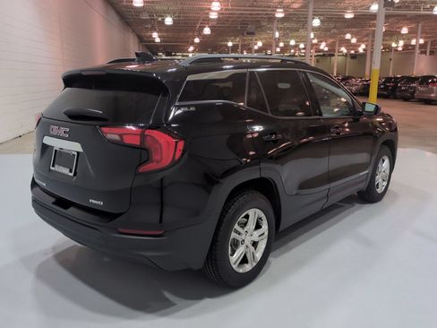 Used 2018 GMC Terrain SLE w/ Driver Convenience Package AWD/4WD image 3