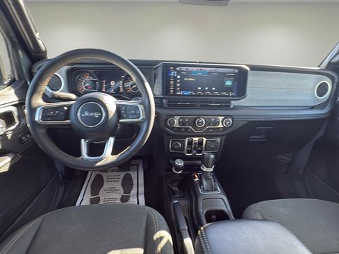 Used 2024 Jeep Wrangler Sahara image 9