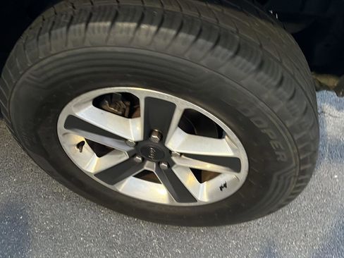 Used 2020 Jeep Wrangler Unlimited Sahara image 7