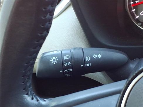 Used 2021 Toyota RAV4 XLE Premium image 25