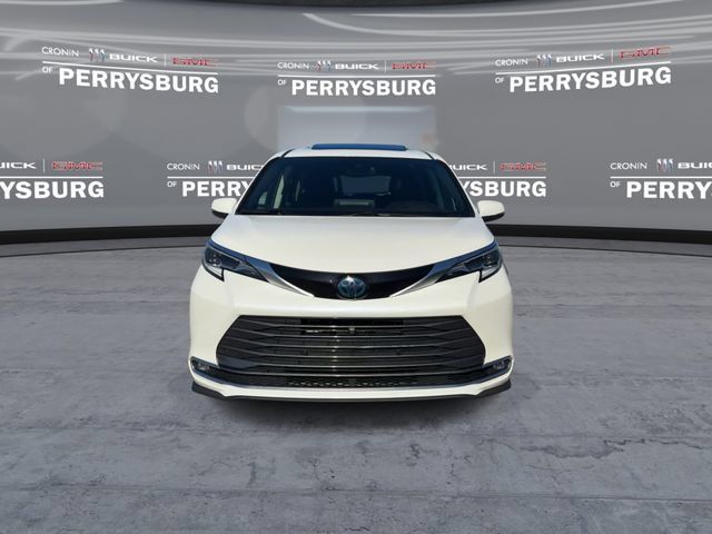 Used 2021 Toyota Sienna Platinum AWD/4WD image 3