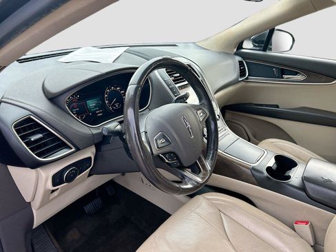 Used 2017 Lincoln MKX Reserve w/ Lincoln MKX Climate Package FWD image 27