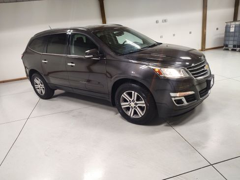 Used 2017 Chevrolet Traverse LT AWD/4WD image 2