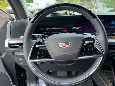 Used 2025 Cadillac Escalade ESV Sport Platinum w/ LPO, Floor Liner Package AWD/4WD image 16