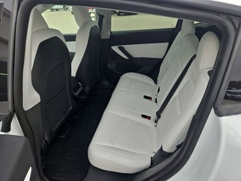 Used 2022 Tesla Model Y Long Range image 10