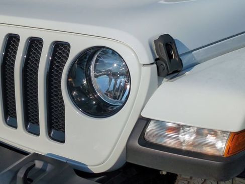 Used 2021 Jeep Wrangler Unlimited Sahara AWD/4WD image 9
