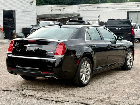 Used 2017 Chrysler 300 Limited w/ Driver Convenience Group AWD/4WD image 5
