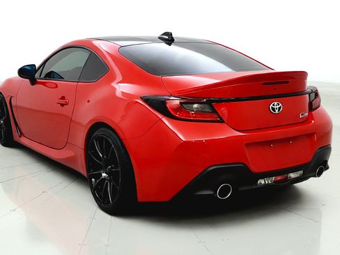 Used 2023 Toyota GR86 Premium RWD image 5