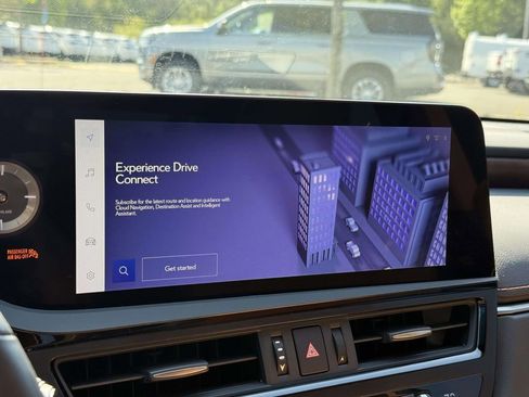 Used 2025 Lexus ES 350 w/ Technology Package FWD image 11