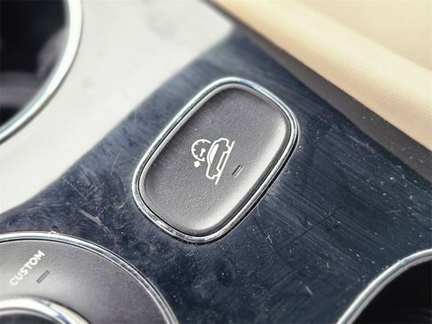 Used 2023 Bentley Bentayga Extended Wheelbase image 43