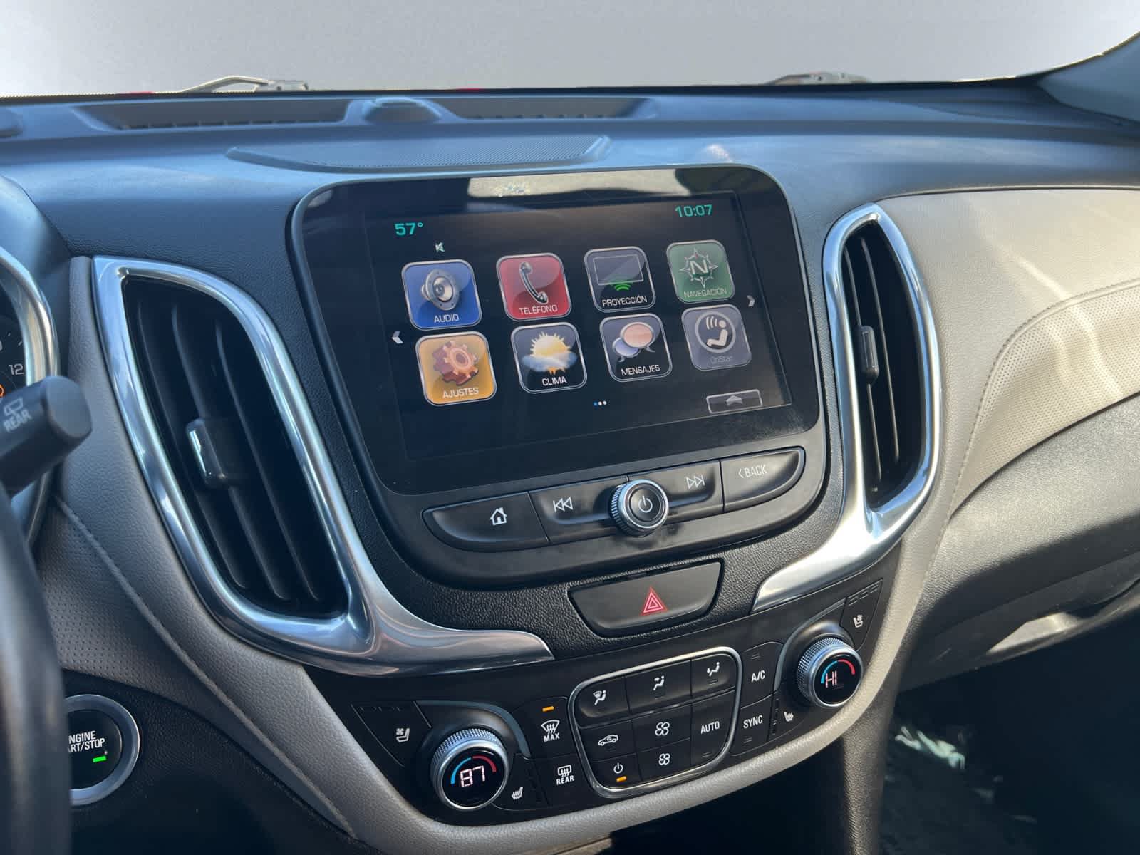Used 2018 Chevrolet Equinox Premier AWD/4WD image 13