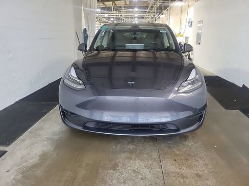 Used 2023 Tesla Model Y Long Range AWD/4WD image 2
