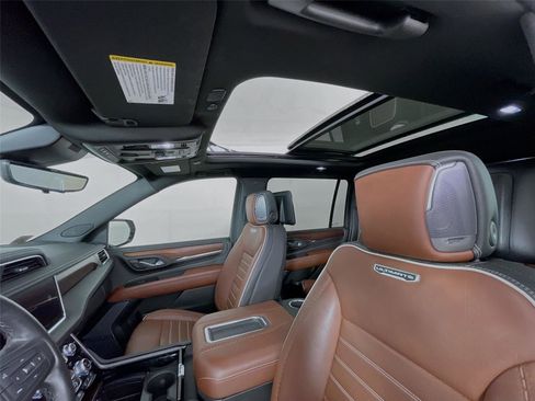 Used 2023 GMC Yukon XL Denali Ultimate image 12