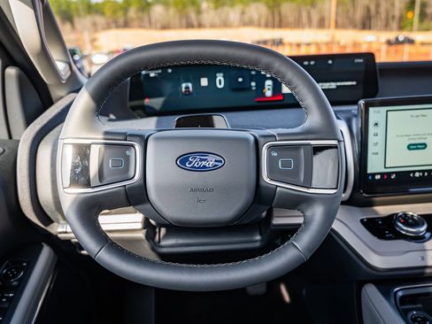 New 2026 Ford Expedition Active image 20