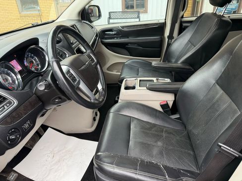 Used 2011 Chrysler Town & Country Touring-L w/ Entertainment Group #2 image 12